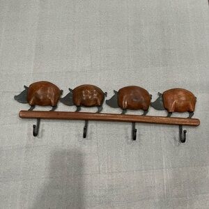 Pier 1 Carved Wood and Metal Pig Wall Rack With 4 Hooks Country Farmhouse